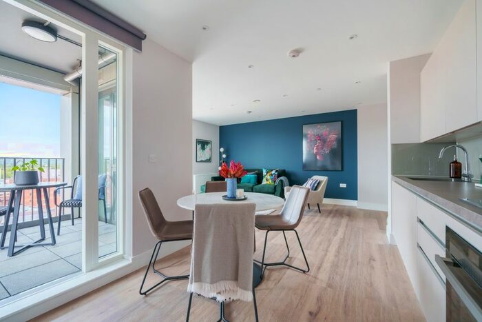 2 Bedroom Flat To Rent In Kooky Redhill, Marketfield Way Redhill, RH1
