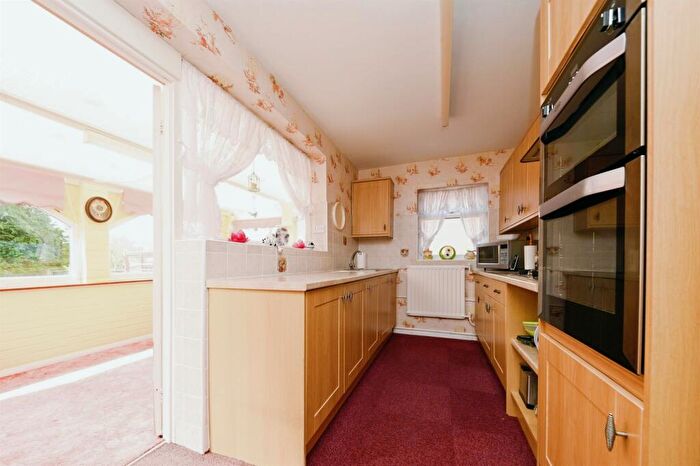 3 Bedroom Detached Bungalow For Sale In Kenhill Close, Snettisham, King's Lynn, PE31