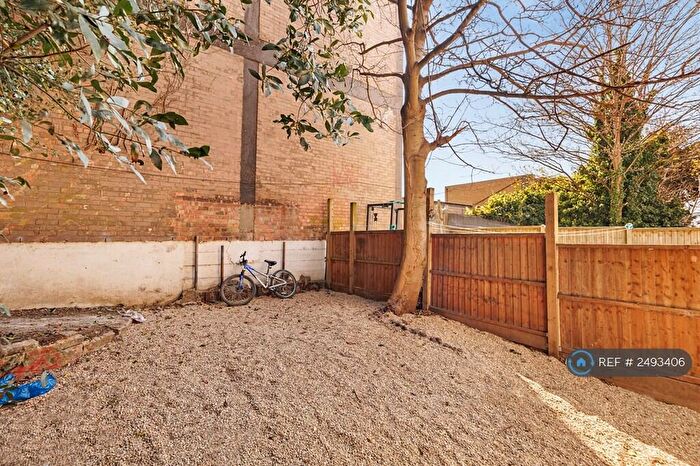 Studio To Rent In Chatfield Road, Croydon, CR0