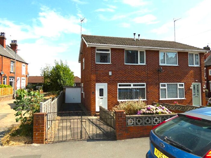 3 Bedroom Semi-Detached House To Rent In Hartley Street, Churwell, LS27