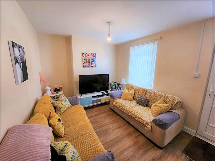 2 Bedroom End Of Terrace House For Sale In Leesland Road, Gosport, Hampshire, PO12