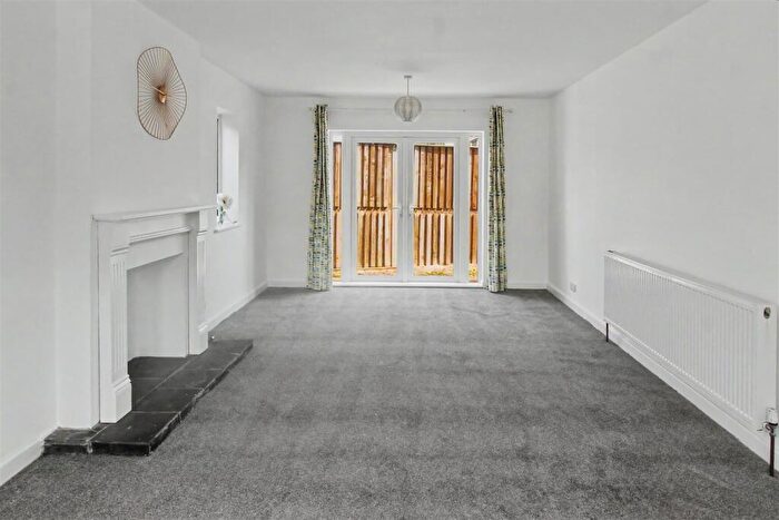 3 Bedroom Detached House To Rent In Gwenbrook Avenue, Chilwell, Nottingham, NG9