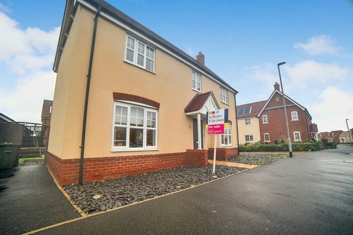 4 Bedroom Detached House For Sale In Swallow Drive, Wymondham, NR18