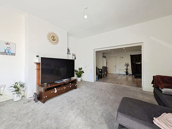 4 Bedroom Terraced House For Sale In Howe Street, Gateshead, Tyne And Wear, NE8