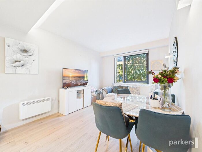 2 Bedroom Apartment For Sale In Wokingham Road, Bracknell, Berkshire, RG42