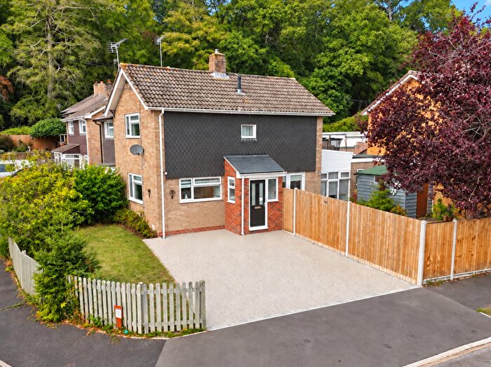 2 Bedroom Semi-Detached House For Sale In Garden Close, Lyndhurst, SO43