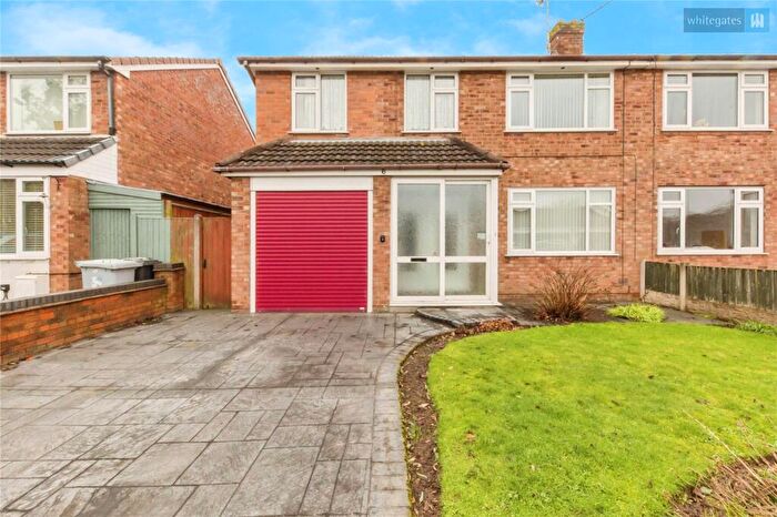 4 Bedroom Semi Detached House For Sale In Kings Drive, Wistaston, Crewe, Cheshire, CW2