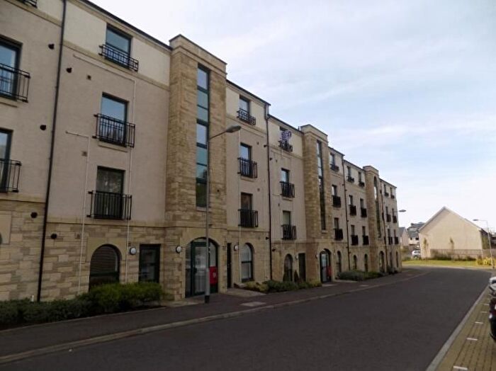 2 Bedroom Flat To Rent In Lady Campbells Court, Dunfermline, KY12