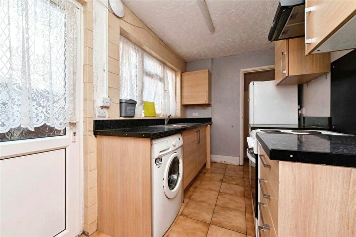 2 Bedroom End Of Terrace House For Sale In Argyll Road, Grays, Essex, RM17