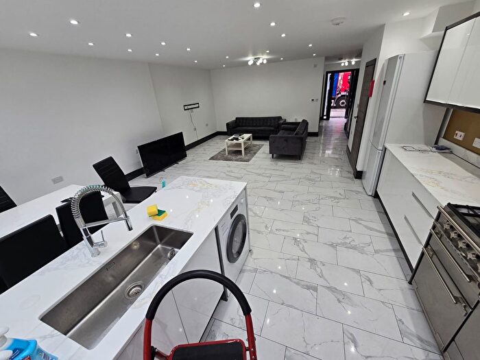 4 Bedroom Terraced House To Rent In Navestock Crescent, Woodford Green, IG8