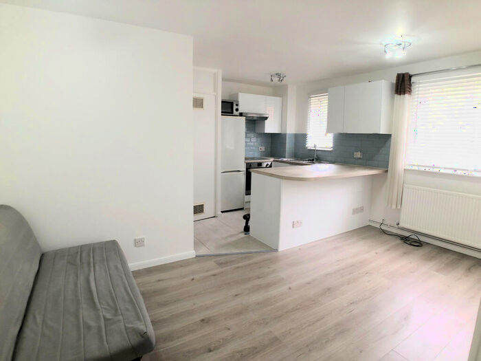 1 Bedroom Apartment To Rent In Myers Lane, New Cross, SE14