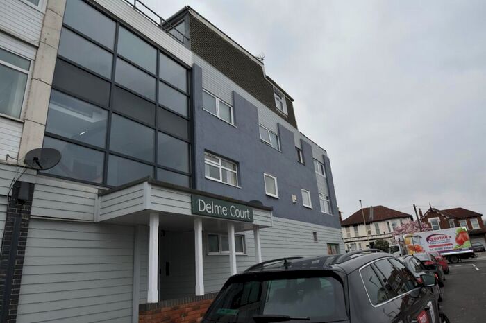 2 Bedroom Flat To Rent In Maytree Road, Fareham, Hampshire, PO16