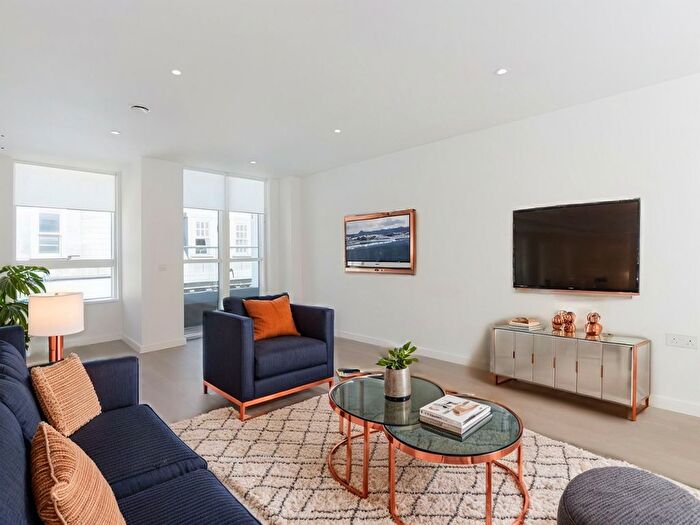 1 Bedroom Flat To Rent In Fouberts Place, London, Greater London, Soho, W1F