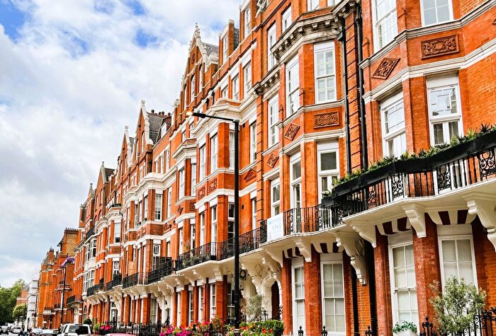 4 Bedroom Flat To Rent In Green Street, Mayfair, London, W1K