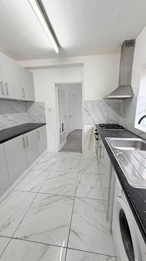 5 Bedroom Terraced House To Rent In Kingston Road, Ilford, Essex, IG1