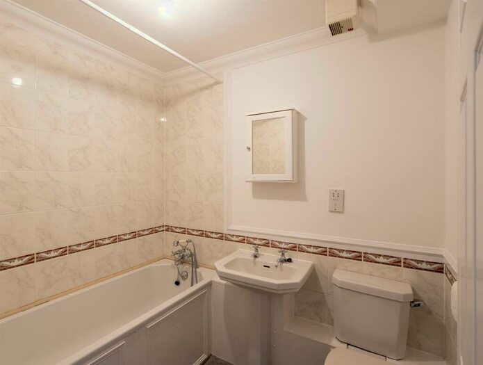 2 Bedroom Flat To Rent In Milton House, Little Britain, London, EC1A