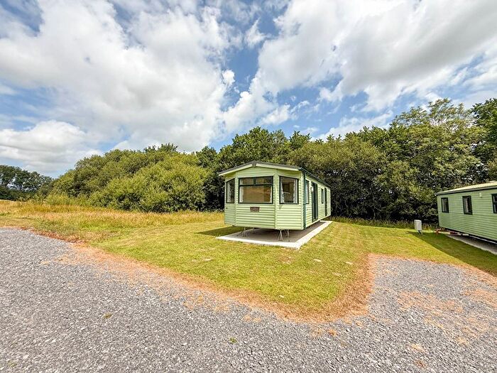 2 Bedroom Mobile/park Home For Sale In Cenarth, Newcastle Emlyn, SA38