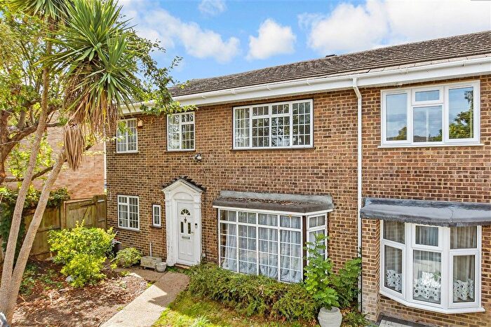 4 Bedroom End Terrace House For Sale In Barons Walk, Croydon, Surrey, CR0