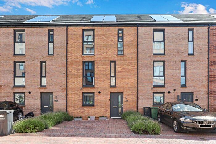 3 Bedroom Town House For Sale In Cunningham Square, Portobello, Edinburgh, EH15