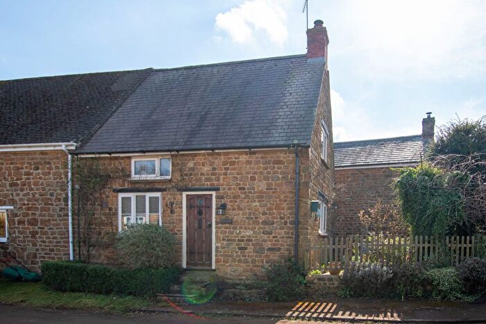 2 Bedroom Cottage For Sale In Park Lane, North Newington, OX15