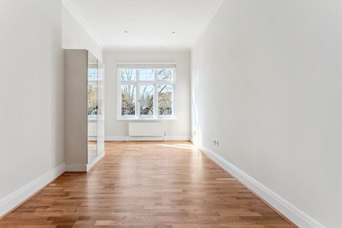 3 Bedroom Flat To Rent In Palm Court, NW3
