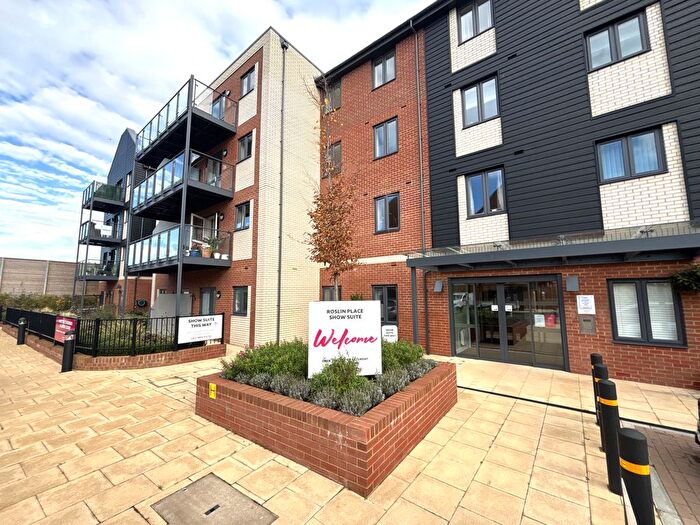 1 Bedroom Flat For Sale In Station Road, Hook, Hampshire, RG27