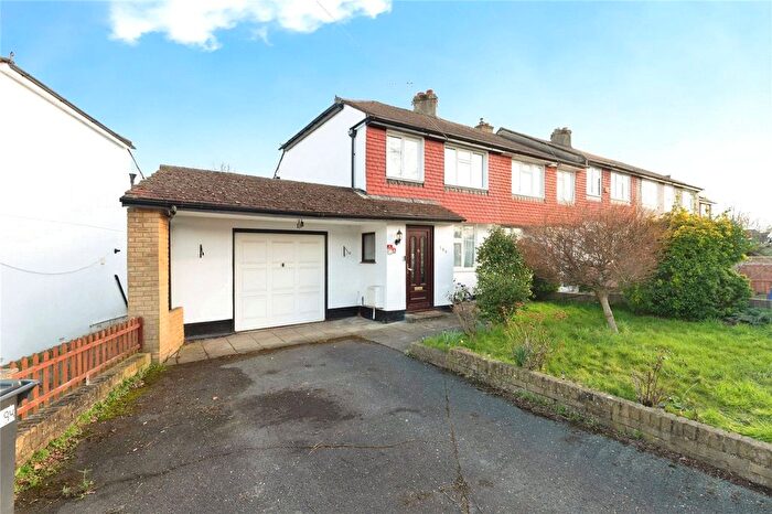 3 Bedroom End Terrace House For Sale In Knollmead, Surbiton, KT5
