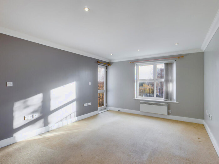 2 Bedroom Flat To Rent In Russell Road, Cranbourne, Basingstoke, RG21