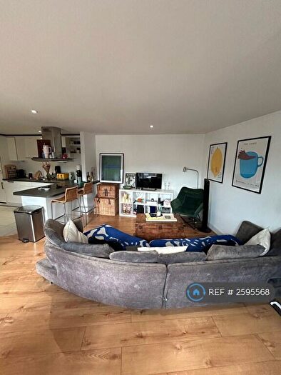 2 Bedroom Flat To Rent In Winders Road, London, SW11