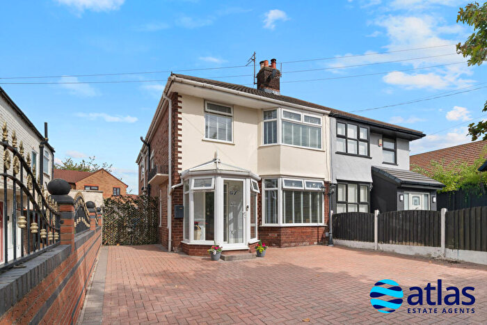 3 Bedroom Semi-Detached House For Sale In Longview Drive, Huyton, L36