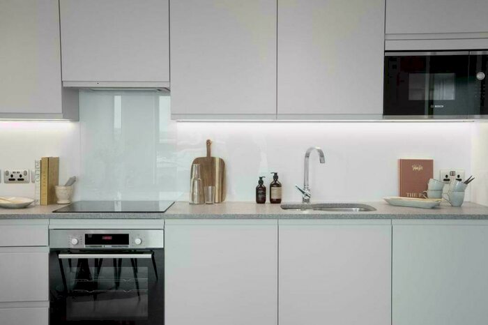 2 Bedroom Flat To Rent In Napier Road, Reading, Berkshire, RG1