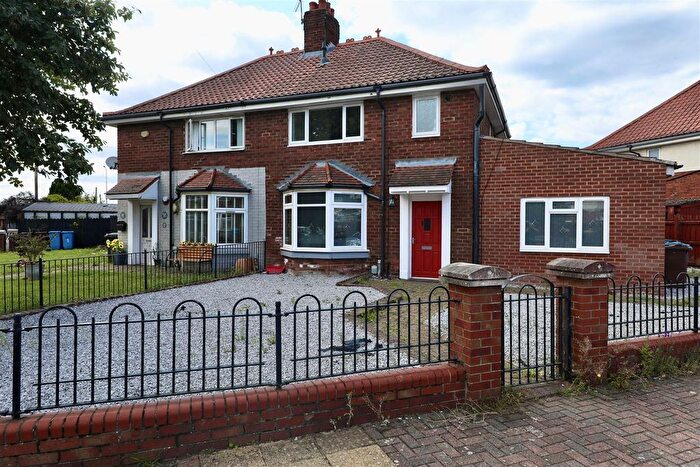 4 Bedroom Semi-Detached House For Sale In St Avenue, Hull, HU6