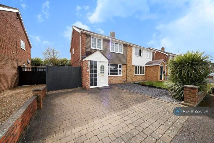 3 Bedroom Semi-Detached House To Rent In Bosmore Road, Luton, LU3