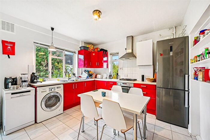 3 Bedroom Flat To Rent In Westville Road, Shepherds Bush, W12