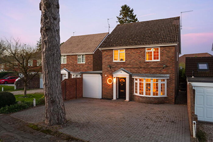 4 Bedroom Detached House For Sale In Manor Place, Newbury, RG14