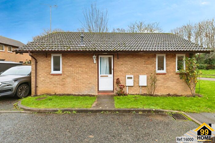 2 Bedroom Bungalow For Sale In Newbury Court, Milton Keynes, MK3
