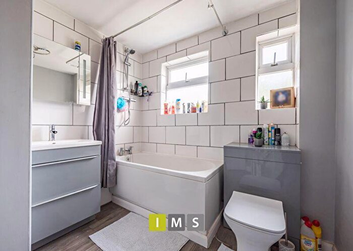 2 Bedroom End Of Terrace House For Sale In Sycamore Road, OX25
