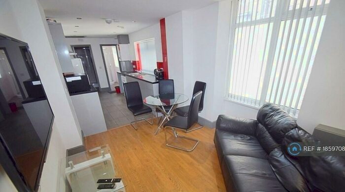 5 Bedroom Terraced House To Rent In Aynsley Road, Stoke-On-Trent, ST4