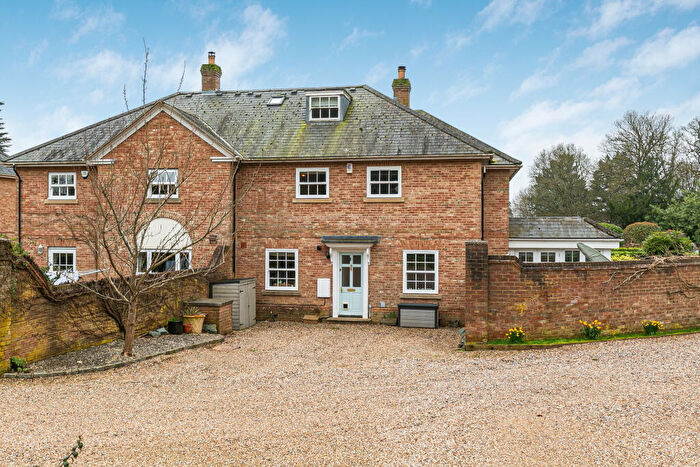 4 Bedroom Semi-Detached House For Sale In Danesbury Park, North Ride, Welwyn, AL6