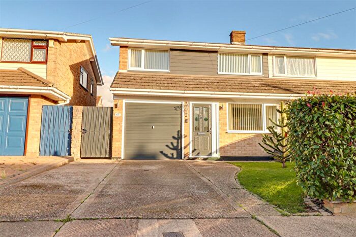 3 Bedroom Semi Detached House For Sale In Moreland Avenue, Benfleet, SS7