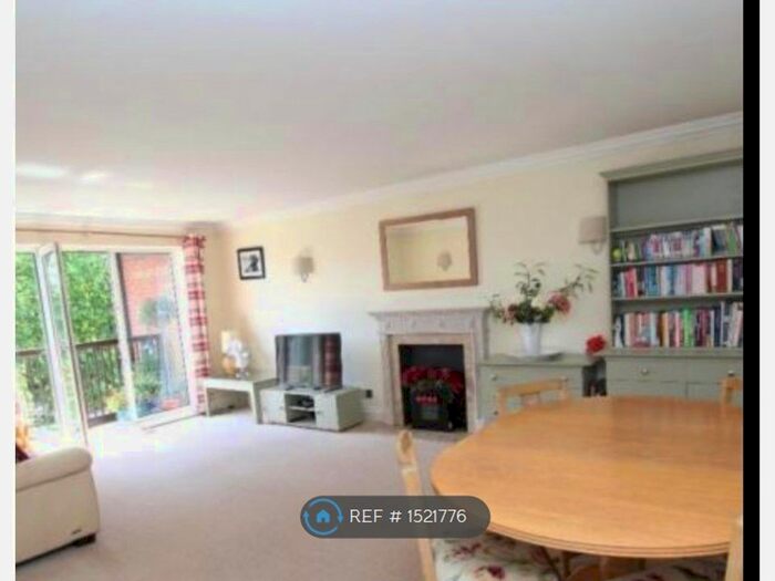 2 Bedroom Flat To Rent In Wimbledon Hill Road, London, SW19