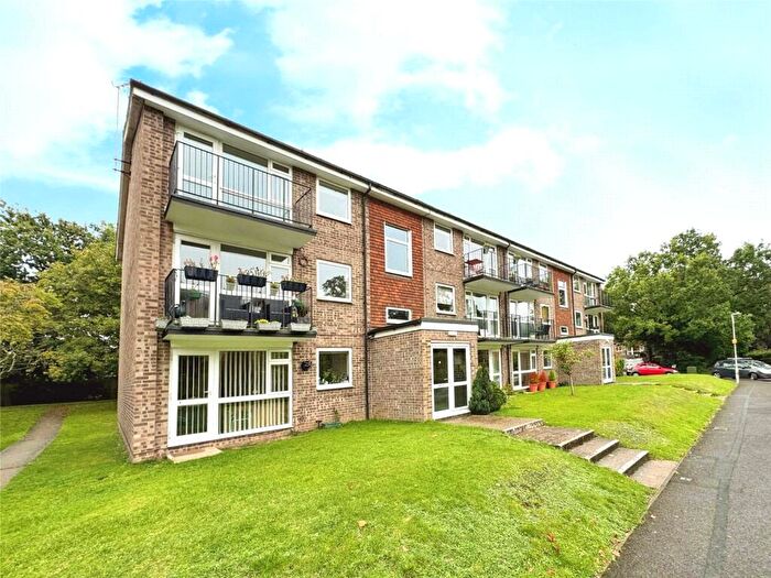 2 Bedroom Apartment For Sale In Westcote Road, Reading, Berkshire, RG30