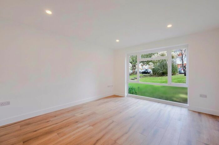 1 Bedroom Flat To Rent In Mill Road, Epsom, KT17