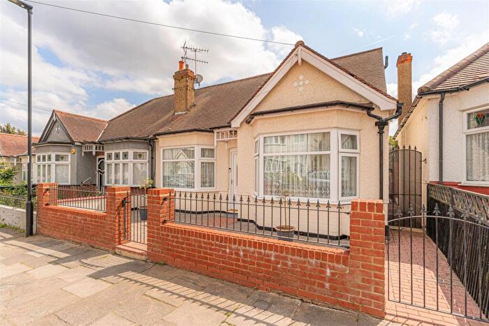 3 Bedroom Semi-Detached Bungalow For Sale In Glenville Avenue, Enfield, EN2