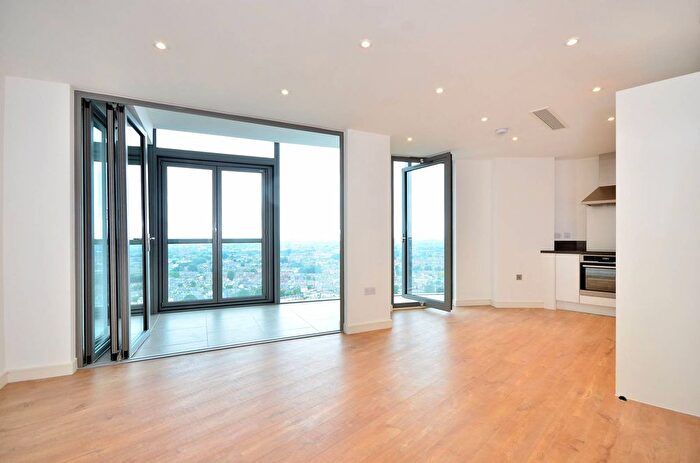 1 Bedroom Flat For Sale In Great West Quarter, Brentford, TW8