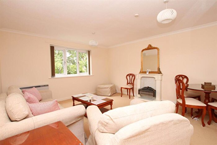 1 Bedroom Flat To Rent In Weymouth Court, Bath, BA1