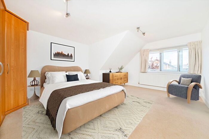 3 Bedroom Flat To Rent In Berkeley Place, Wimbledon, SW19
