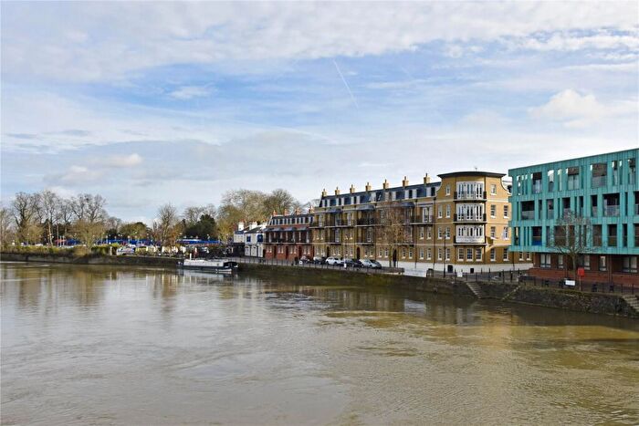 2 Bedroom Duplex To Rent In The Waterfront, Riverside Walk, Windsor, Berkshire, SL4