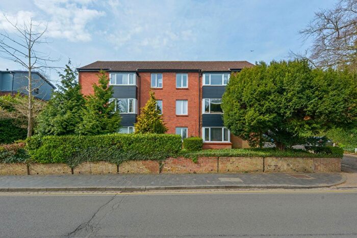 2 Bedroom Flat For Sale In Avondale Court, Upper Lattimore Road, St. Albans, AL1