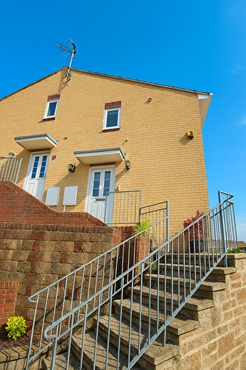 2 Bedroom Terraced House For Sale In Hawthorn Road, Hastings, TN35